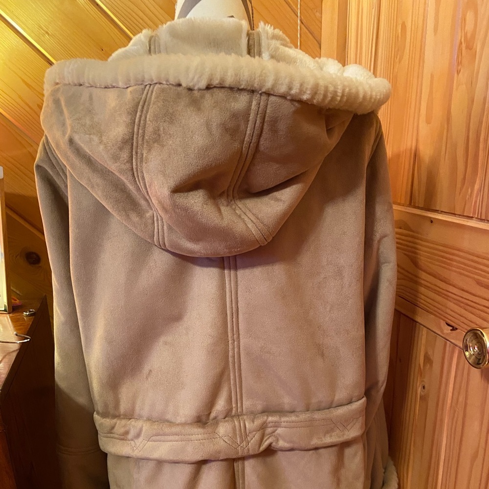 Tan Coat - Picture 7 of 7